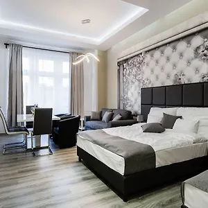 A Golden Star Modern Luxury And بودابست